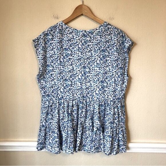 June and Delancey Liberty Floral Peplum Hem Tunic Woman’s Size Medium - Picture 7 of 8